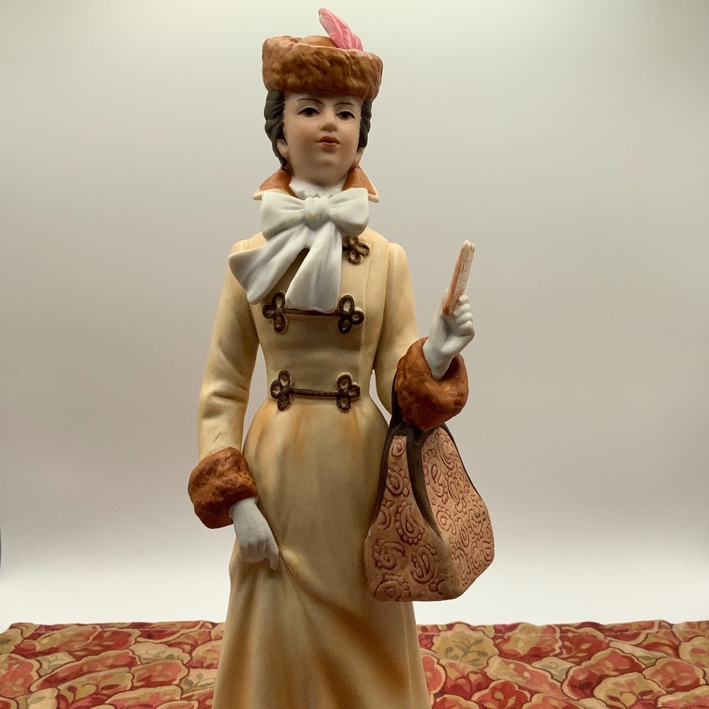 1982 Avon - MRS. ALBEE - President's Club Albee Award Collectible.  Full Size!